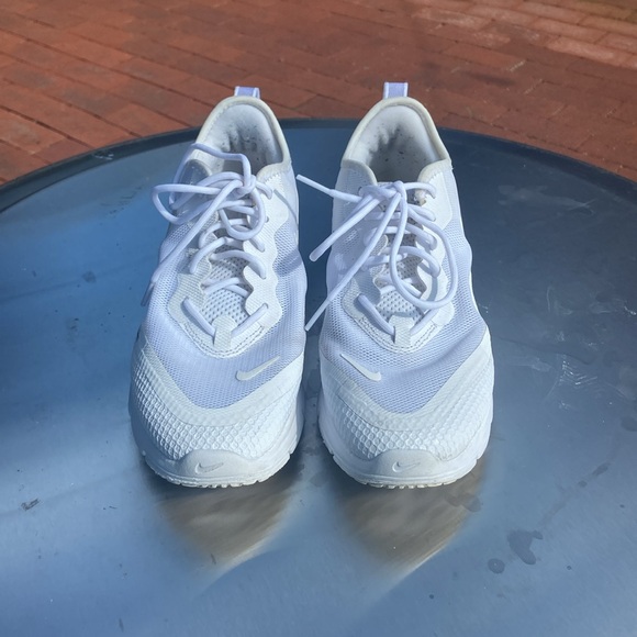 Women’s Nike Airmax sneaker, size 7.5 - Picture 4 of 4